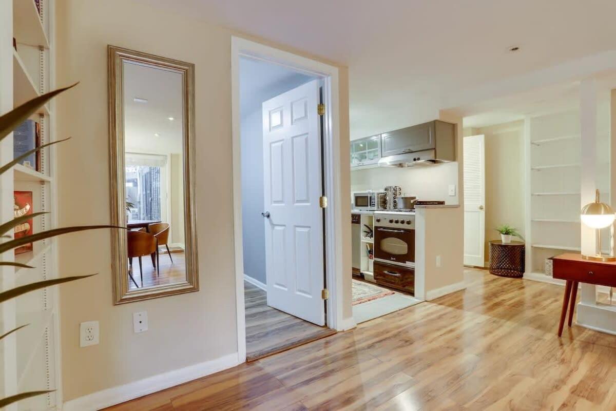 Beautiful 2 Bedroom Across From The House Of Representatives Washington